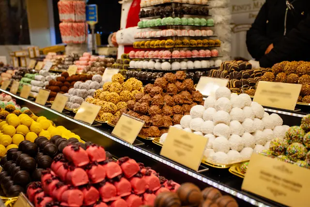 Karlsruher Innenstadt bekommt neues Café mit Confiserie und Innenhof-Plätzen (Symbolfoto) | Foto: oksix/stock.adobe.com
