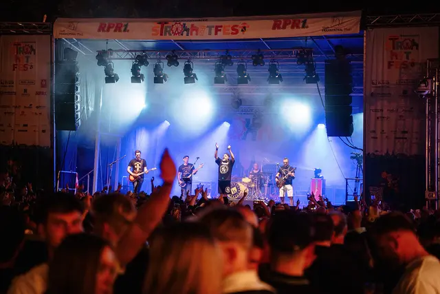 Von Rock und Pop bis Schlager und Partyhits reichte das musikalische Angebot des Strohhutfests. | Foto: Sebastian Weindel