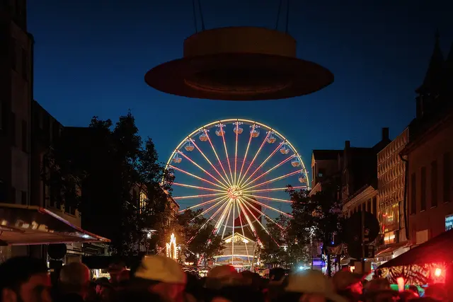 Beim dritten Tag des Strohhutfests in Frankenthal kam es zu mehreren Körperverletzungen und Widerstand gegen Einsatzkräfte. Insgesamt mussten 14 Besucher das Festgelände per Platzverweis verlassen. | Foto: Sebastian Weindel