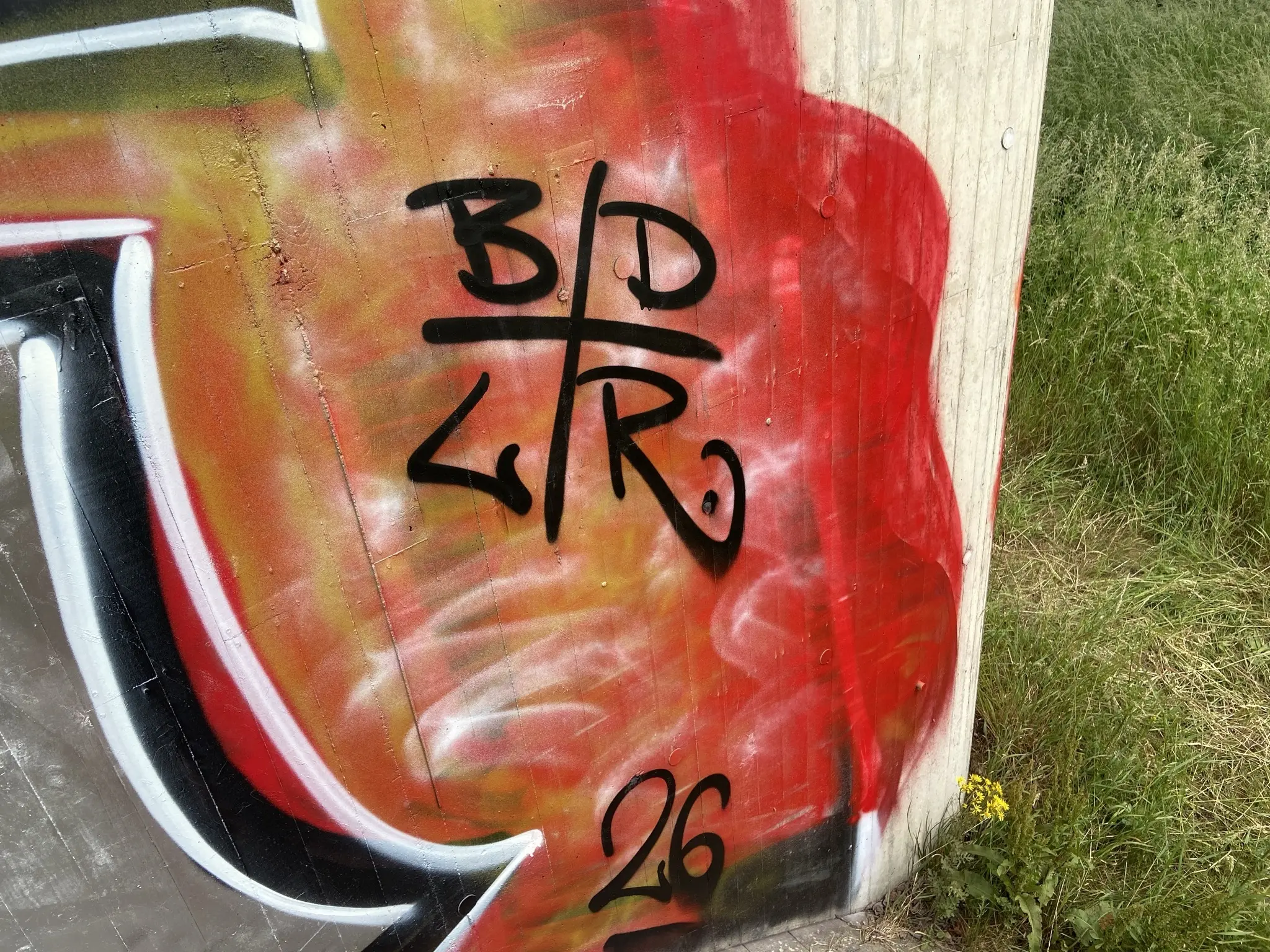 Graffiti-Schmierereien-an-Br-cke-Polizei-ermittelt
