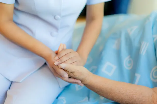 Welche Unterstützung bietet der ambulante Hospizdienst schwerkranken Menschen sowie auch ihren Familienangehörigen an? | Foto: ake1150/stock.adobe.com