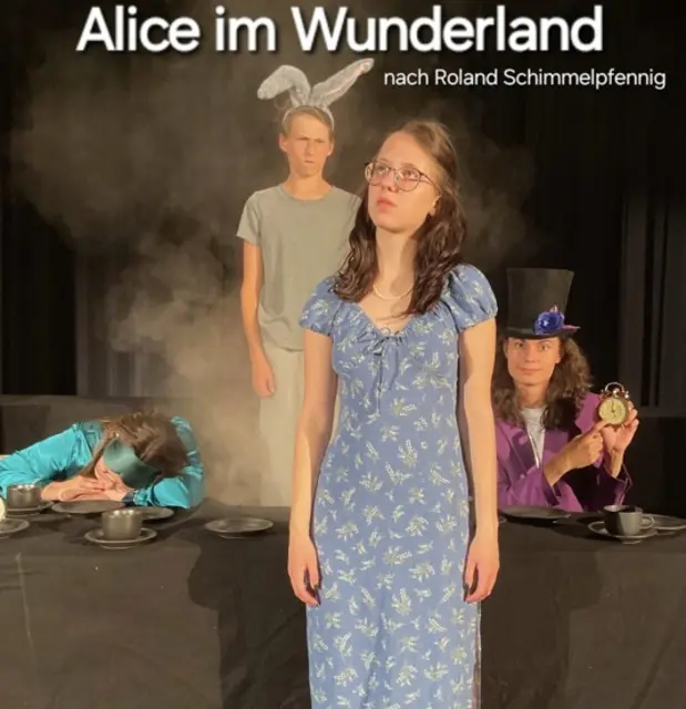 Die Theater-AG präsentiert Roland Schimmelpfennigs moderne Bühnenfassung von „Alice im Wunderland“ | Foto: Paul-Schneider-Gymnasium/gratis