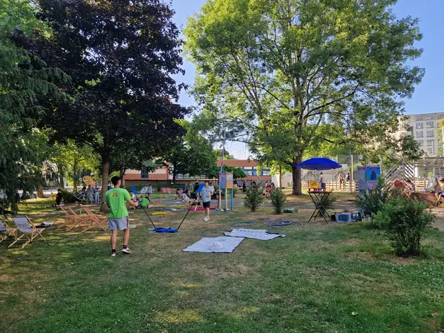 Im Park am Wedebrunnen treffen sich Kinder und Jugendliche zum Ferienstart zum Picknick und zu Mitmachaktionen. | Foto: Stadt Pirmasens