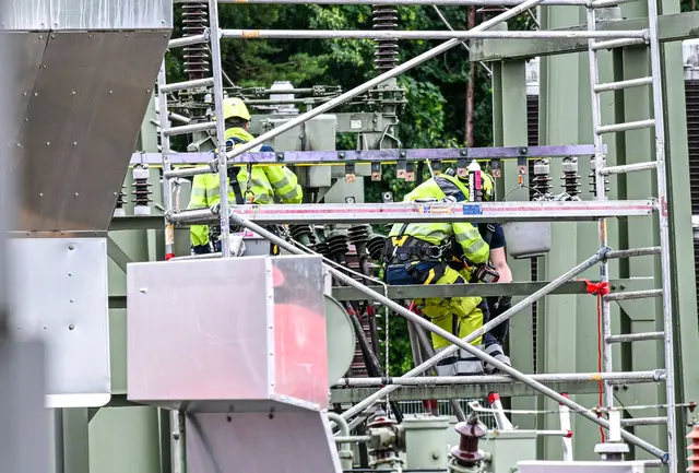 Bald haben auch die gewerblichen Stromkunden wieder Strom. | Foto: Jason Tschepljakow/dpa