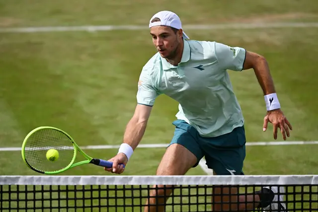 Jan-Lennard Struff steht in Stuttgart im Achtelfinale. | Foto: Marijan Murat/dpa