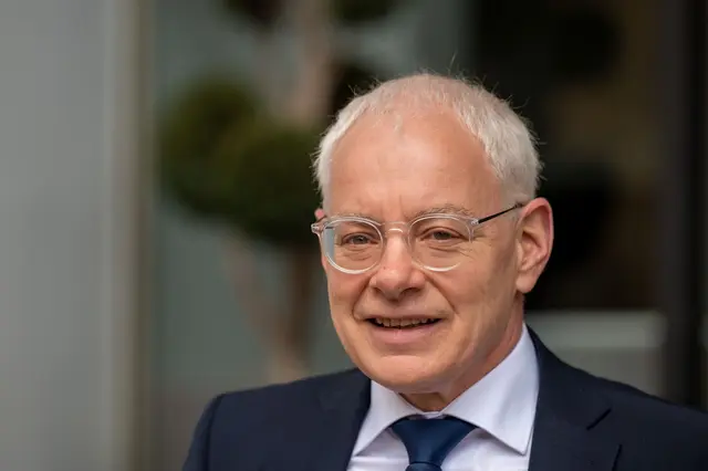 Der saarländische Wirtschaftsminister Jürgen Barke (SPD) erwartet von der Bundesregierung und der EU-Kommission Unterstützung bei der Transformation zu grünem Stahl. (Archivbild) | Foto: Harald Tittel/dpa
