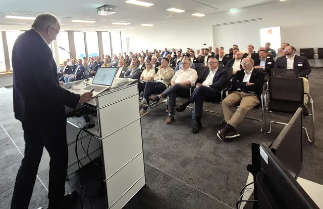Über 100 Gäste im MARCHIVUM beim "Dialog im Quadrat" der Mannheimer Runde. | Foto: Erich Rathgeber