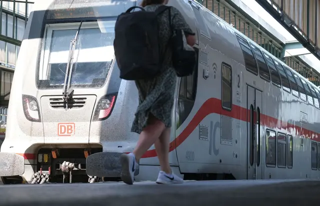 Ein IC der Deutschen Bahn wurde in Böblingen geräumt. (Symbolbild) | Foto: Bernd Weißbrod/dpa