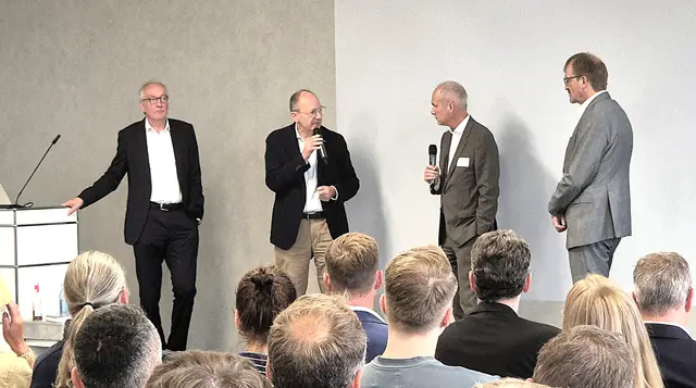 Podiumsdiskussion mit (v.l.) Alexander Langendörfer (Diringer und Scheidel), OB Christian Specht, Stefan Kleiber und Karl-Heinz Frings (GBG-Gruppe). | Foto: Erich Rathgeber