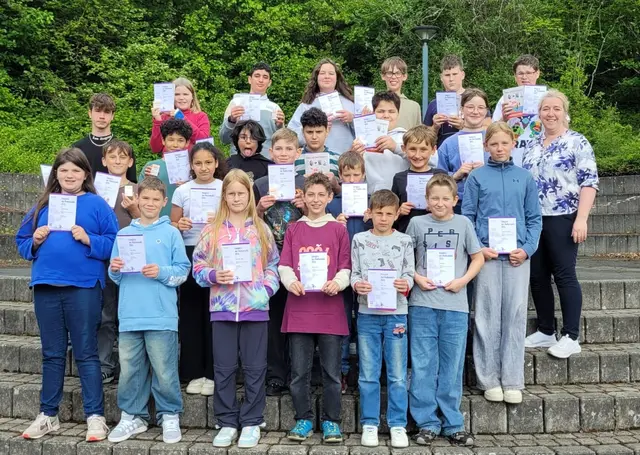 Die teilnehmenden Schülerinnen und Schüler der Klassenstufe 5-6 aus Lauterecken mit Lehrerin Manuela Kolter.  | Foto: Björn Albrecht