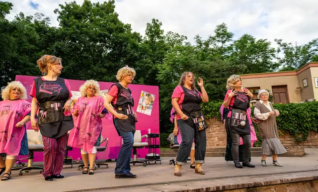 Brutto Sozialprodukt -Die Friseusen-Jacob Sisters | Foto: Wolfgang Neuberth