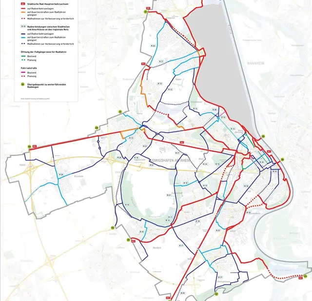 Radroutenplan 2022: Das Radverkehrskonzept, das gerade bearbeitet wird, fußt auf diesem Plan. Änderungen sind etwa Ergänzungen zum Lückenschluss einzelner Routen und die Idee der Umweltverbundbrücke.  | Foto: Stadt Ludwigshafen