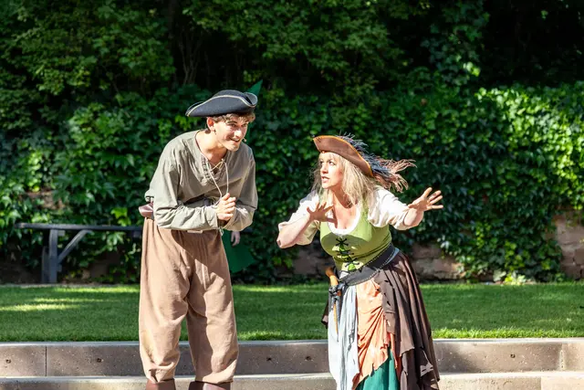 Räubermutter -Bianca Valentin und Räuber Sohn -Niklas Wagner  | Foto: Wolfgang Neuberth