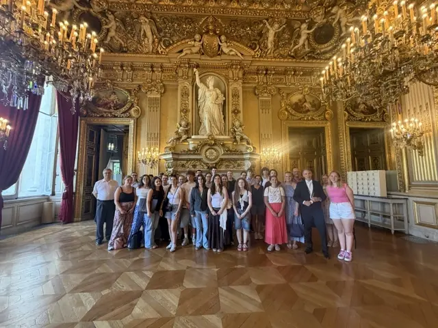 Die deutsch-französische Gruppe im Rathaus von Paris © Collège Jean Bouin  | Foto: Die deutsch-französische Gruppe im Rathaus von Paris © Collège Jean Bouin