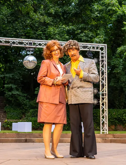 Julia , (BettinaRobl) Rocky (Christopher Shackley)  | Foto: Wolfgang Neuberth