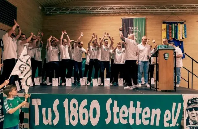 Der Aufstieg des TuS 1860 Stetten wurde von Spielern und Verantwortlichen gebührend gefeiert | Foto: TuS 1860 Stetten