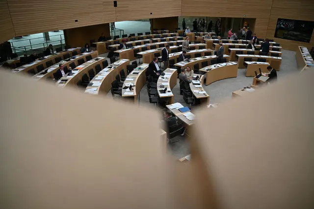 Die Abgeordneten werden für ihre Tätigkeit entschädigt. | Foto: Katharina Kausche/dpa