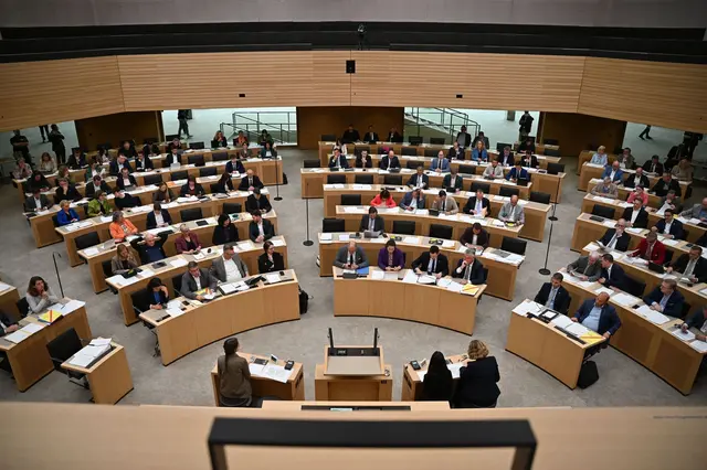Die Diätenerhöhung für Parlamentarier wird oft kritisiert.  | Foto: Katharina Kausche/dpa