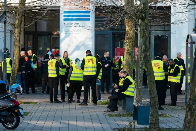 Immer wieder gab es bei der Saarbahn Warnstreiks. (Symbolbild) | Foto: Laszlo Pinter/dpa