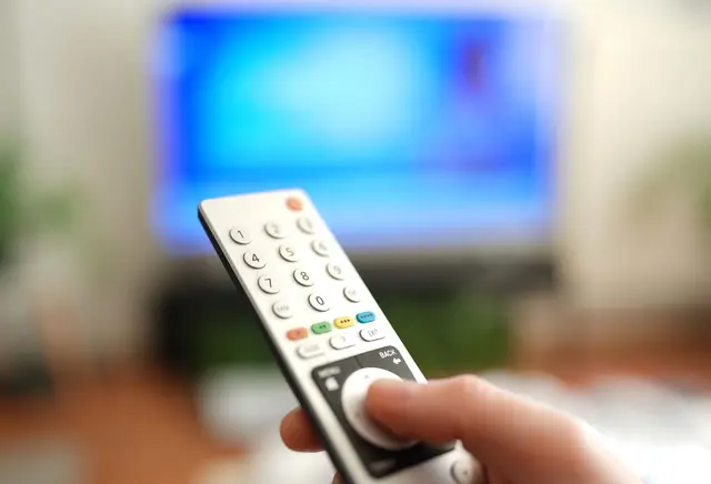 DVB-I soll auch mehr Komfort bringen - etwa eine Senderliste für alle linearen Fernsehprogramme, ganz gleich über welchen Empfangsweg. | Foto: dpa