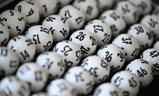 Der Mann hat den Haupt-Jackpot nur um eine Zahl haarscharf verfehlt. (Symbolbild) | Foto: Arne Dedert/dpa