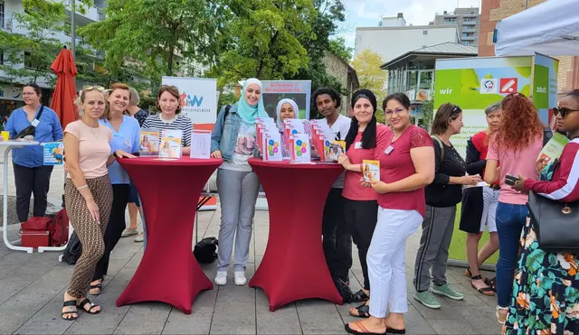 Das Soziale Netzwerk Viernheim ist gelebter Zusammenhalt in unserer Stadt – hier abgebildet das Lernmobil Viernheim mit seinen Integrationslotsinnen. | Foto: Stadt Viernheim/Archiv 2023