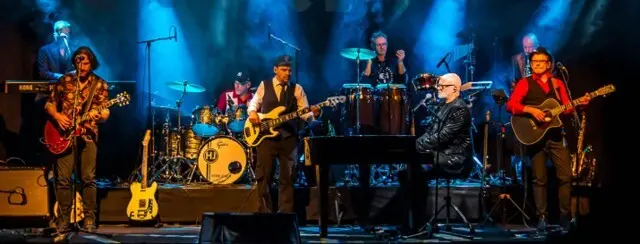 MUK-OpenAir '26 mit JOEL - A Tribute to Billy Joel mit Andy Fischer, Herb Jösch, Josch Betz, Mark Colazzo, Jochen Karger, André Liese, Mirco Sonntag &amp; Jürgen Sommerfeld am 23.08. im Weingut Langenwalter  | Foto: MUK Weisenheim am Sand e.V.
