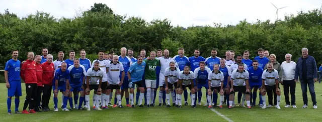 Beim Benefizspiel in Queidersbach haben die FCK-Oldies die Auswahl des Polizeipräsidiums Westpfalz mit 4:0 besiegt. Mehr als 300 Zuschauer verfolgten das Traditionsspiel zugunsten der Aktion Sonnenschein Westpfalz. | Foto: Polizeipräsidium Westpfalz