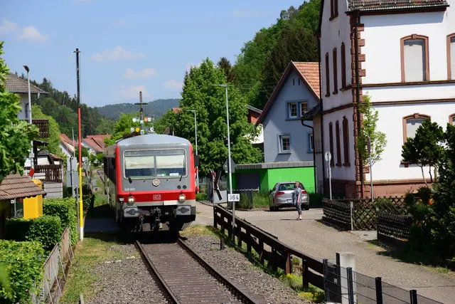 Ein vertrauter Anblick kehrt zurück: Ab 27. Juni rollen wieder Züge durchs Wieslautertal. Foto: Matthäus Burkhart/Eisenbahnfreunde Dahn | Foto: Matthäus Burkhart / Eisenbahnfreunde Dahn