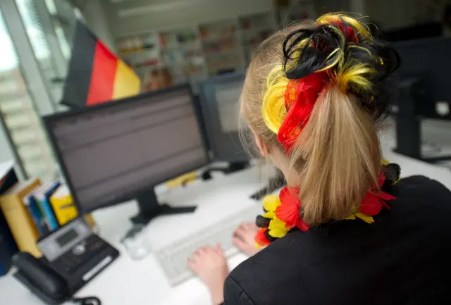 Vorfreude auf die WM, aber bitte ohne Klick-Falle: Wer die Betrugsmaschen kennt, schützt sich vor typischer WM-Abzocke. (zu dpa: «Fußball-WM ist Cybercrime-Time: 7 Tipps zu Ihrem Schutz») | Foto: dpa