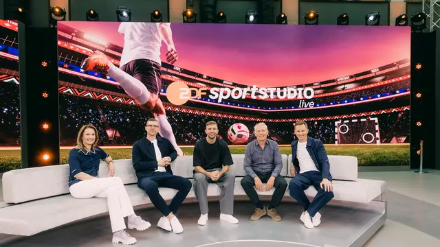 sportstudio live: Das ZDF-Team um Katrin Müller-Hohenstein begleitet die WM-Abende aus dem Studio. | Foto: ZDF, Foto: Thomas Kierok