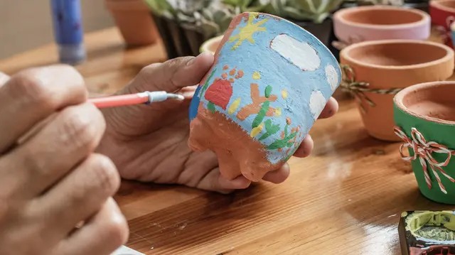 Bunte Blumengrüße gestalten für Menschen, die gerade viel Liebe brauchen, nicht mobil oder einsam sind - dazu ruft eine Aktion des Netzwerks Familienbildung LD-SÜW Ende Juni im Herzen Landaus auf / Symbolfoto | Foto: Victor Photo Stock/stock.adobe.com