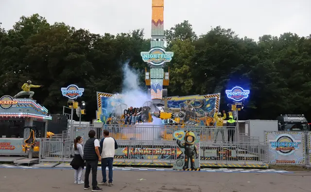 Start beim "abgespacten" Fahrgeschäft Nightfly. Die Neuigkeit aus Österreich, ein Looping-Karussell sorgt mit Überschlägen für ein intensives Flugerlebnis. | Foto: Julia Glöckner