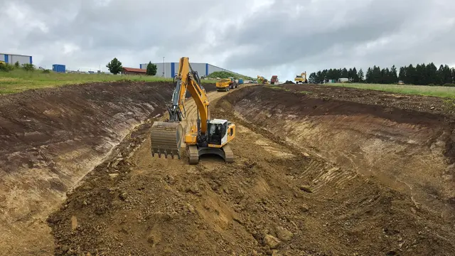 Derzeit finden im Bereich der Anschlussstelle Kelberg bauvorbereitende Maßnahmen statt. | Foto: Kevin Schößler/dpa