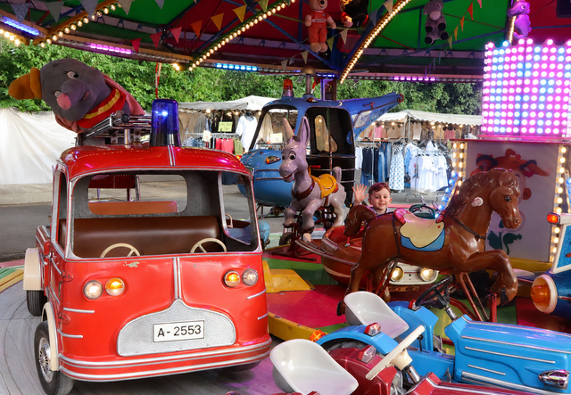 Der Fahrspaß lockte Eltern ab 13 Uhr mit Kindern aufs Pfalzfest. Es gab Freifahrten bis 17 Uhr an allen Fahrgeschäften. | Foto: Julia Glöckner