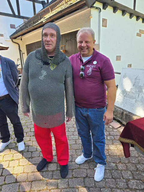 so ein Kettenhend streckt... | Foto: Marion Baumstark