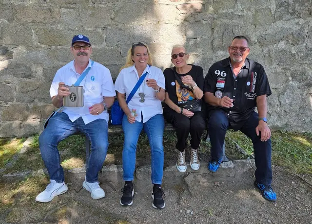 Prost unter Fastnachtern | Foto: Marion Baumstark