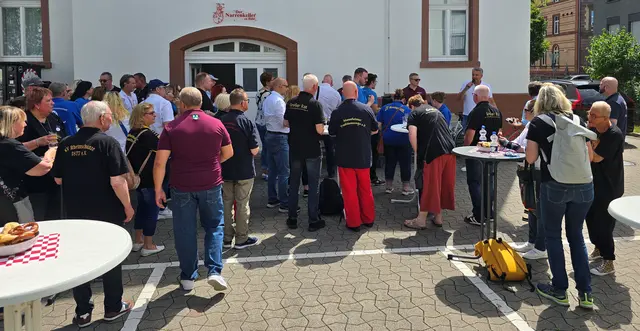Empfang vor dem Vereinsheim | Foto: Marion Baumstark
