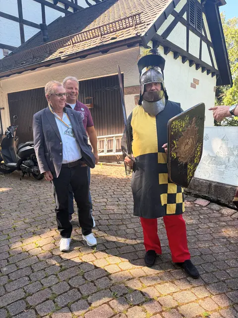 in fast voller Rüstung bereit zum Kampf | Foto: Marion Baumstark