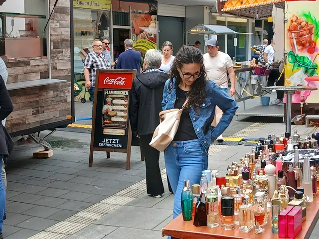 Stände entlang der Fußgängerzone luden zum Stöbern ein | Foto: Anja Stemler
