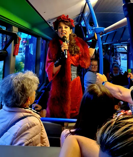 Lange Nacht der Kultur in Kaiserslautern: Ob im Bus oder auf vielen Bühnen, die Menschen wurden großartig unterhalten. | Foto: Ray Albuquerque