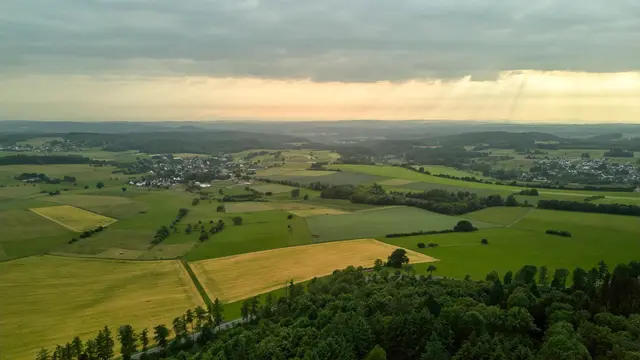Wechselnd bewölkt, vereinzelt auch mal Sonne - so zeigt sich das Wetter in Rheinland-Pfalz und dem Saarland zur neuen Woche. (Symbolbild) | Foto: Sascha Ditscher/dpa