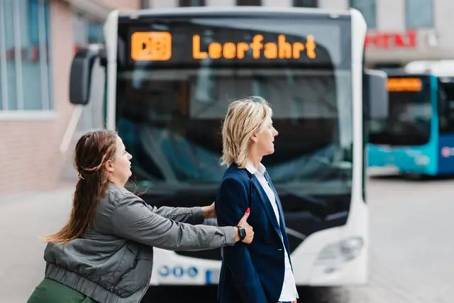Gutes Hören im Straßenverkehr und Hörtest bei nachlassendem Hörvermögen. | Foto: Bundesinnung der Hörakustiker KdöR, Foto: Johannes Hüsch