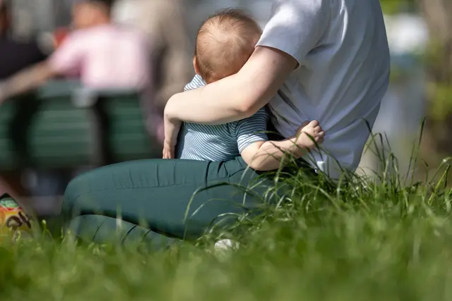Zeit für Eltern und Kinder - nicht für Arbeitsfragen. Während der Elternzeit sind Kündigungen nur in ganz wenigen Ausnahmen möglich. | Foto: dpa