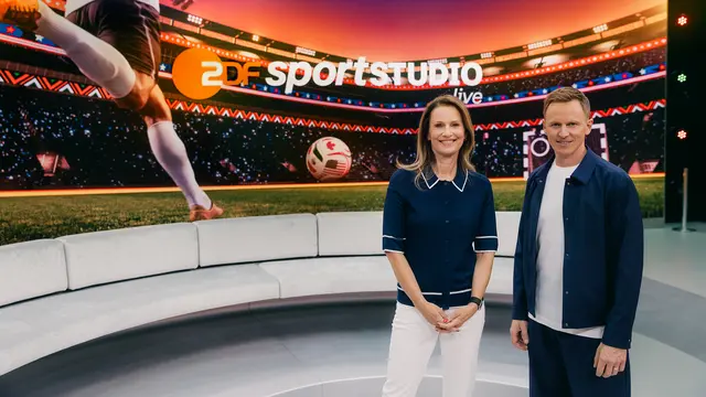 sportstudio live: Katrin Müller-Hohenstein und Jochen Breyer moderieren aus dem ZDF-WM-Studio in Berlin. | Foto: ZDF, Foto: Thomas Kierok