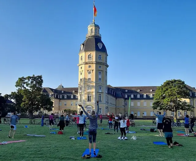 Wer morgens im Schlossgarten trainieren will, kann ab Ende Juni wieder regelmäßig an kostenlosen Kurseinheiten teilnehmen. | Foto: | Stadt Karlsruhe, Schul- und Sportamt, Christine Hagg