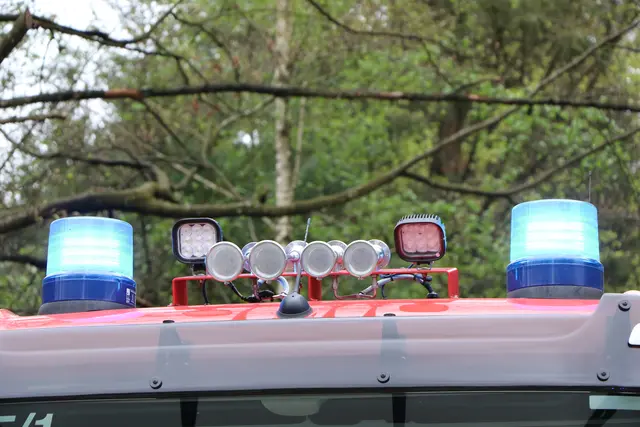 Bei einer Gasexplosion in einem Hinterhof in der Hauptstraße wurden am Freitagnachmittag zwei Menschen leicht verletzt. Die Kriminalpolizei Landau ermittelt nach dem Vorfall mit rund 5.000 Euro Gebäudeschaden. | Foto: Heike Schwitalla