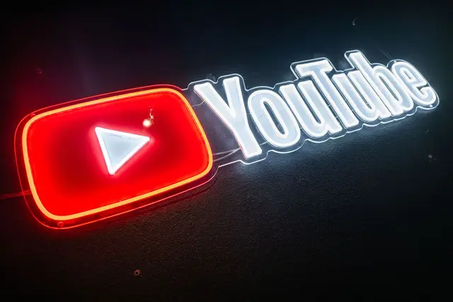 2019 war Schluss mit Direktnachrichten bei YouTube, nun ist das Messaging wieder zurück in der App für Mobilgeräte.  | Foto: dpa