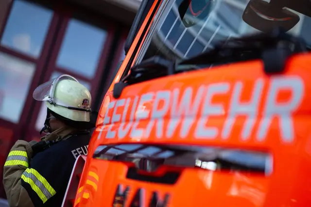 Die Feuerwehr Stuttgart war bei einem Unfall eines Feuerwehrwagens der US Army im Einsatz. (Symbolbild) | Foto: Marijan Murat/dpa