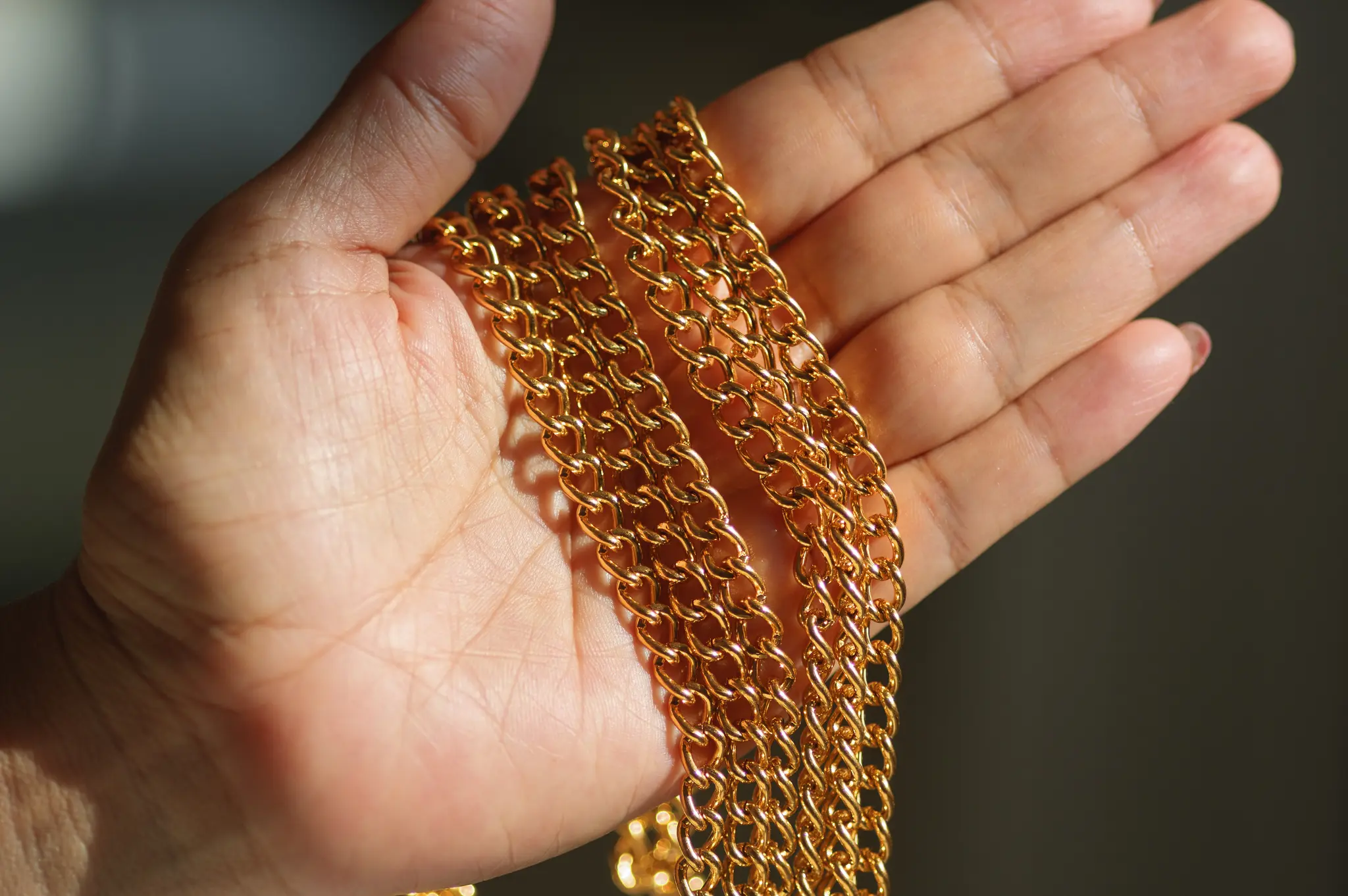 Trickdiebstahl-in-Durlach-Schon-wieder-eine-Goldkette-vom-Hals-entwendet